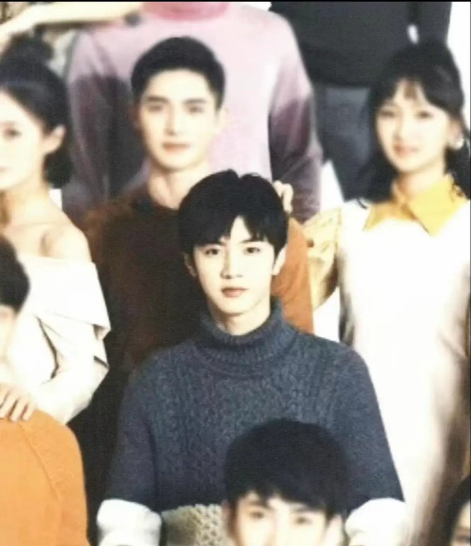 早期的陈哲远和张凌赫感觉还挺像的 