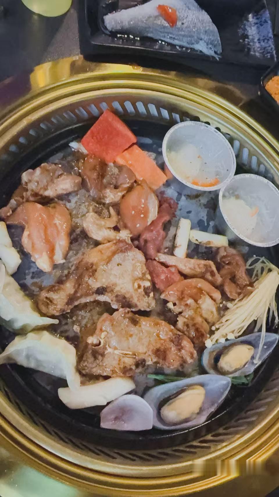 今日在科隆，首先去了科隆大教堂，索桥，还有博物馆然后晚餐去了表姐家新开的日本烤肉