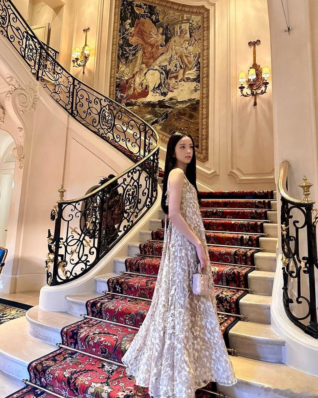 金智秀 💜金智秀幸福指数103% 这一套完全就是公主来的👸