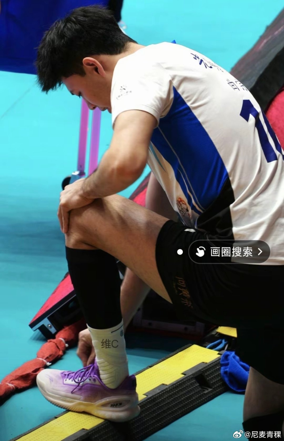 排球不落地 本来准备买曲帅那双安踏，但最后还是更喜欢杨瀚森上脚的驭帅（绿色也很夏