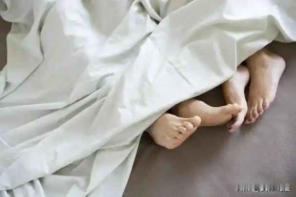 安徽阜阳，男子在表哥外出打工期间，与表嫂发生了关系并逼迫表嫂离家出走与自己在一起