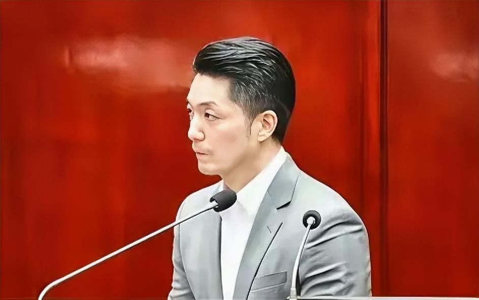 蒋万安至今仍不敢说自己是中国人！

4月10日，台北市长蒋万安在做施政报告时，被