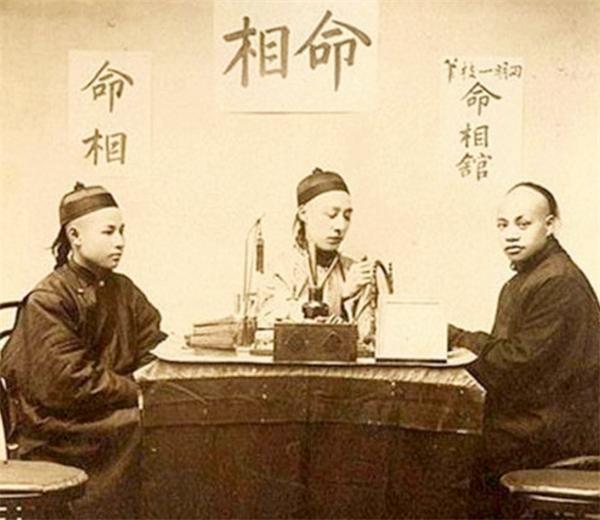 古人说的相由心生，根本不是什么看五官算命的玄学。
哪是说你心一变脸的骨相就跟着改
