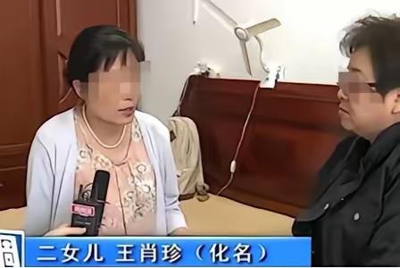 王肖华断臂养父母二十年，卖房还债反被母亲赶出门，这事透着股凉意。

他一只手扛起