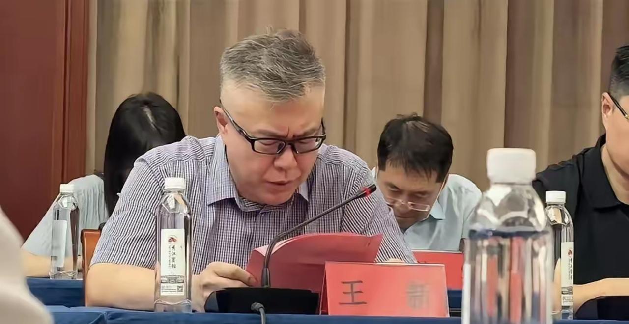 江特电机（002176）王新：炒股炒成董事长的传奇
  
江特电机的王新，是 A