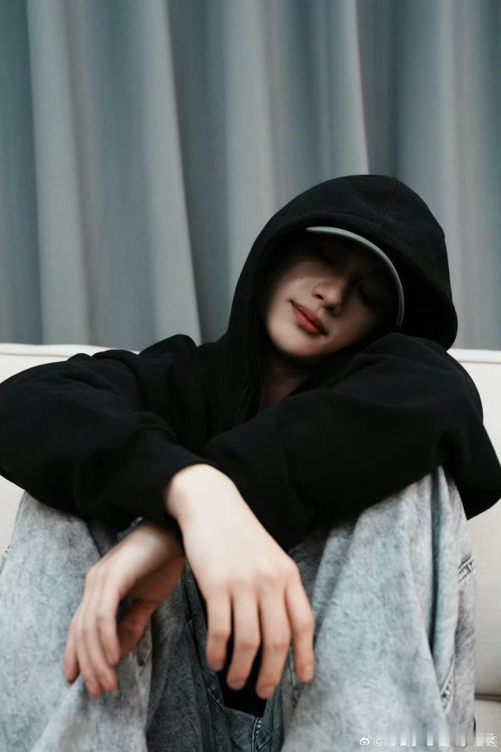 丁程鑫的核心好强解锁奔跑吧全新挑战，小丁凭借强悍核心轻松应对难关，幽默发言缓解压