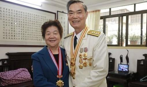 1972年，23岁的女干部李玉枝嫁给了一级伤残战斗英雄，新婚之夜二人同房时，她竟