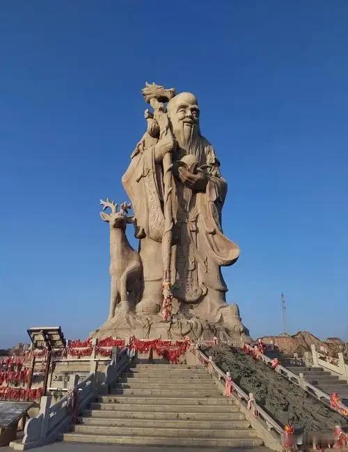 《七绝(新韵)•题仁寿桃源》
仁寿桃源隐翠霞，山川毓秀客争夸。
年丰物阜心犹醉，