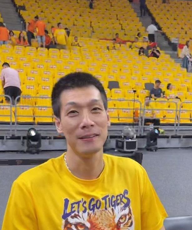 广东宏远vs北京北汽G2焦点战！曾经的广东队万金油任骏飞来现场看球了，现在变成了