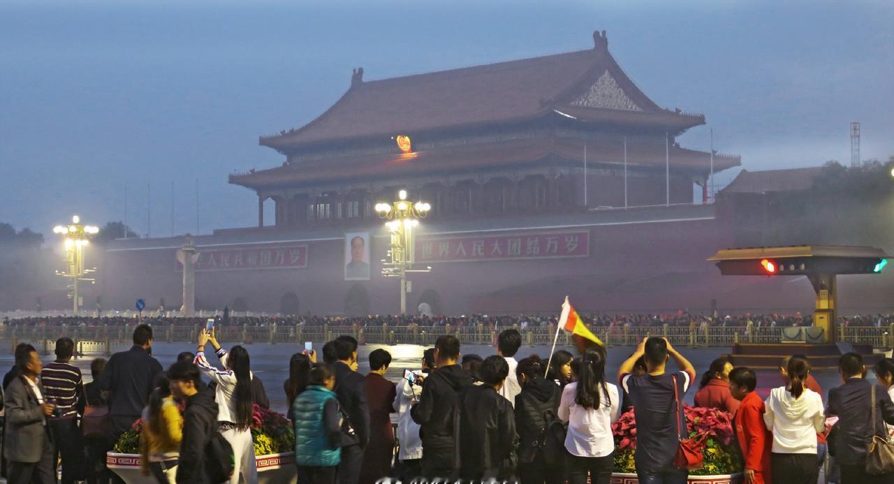 新闻上说，今天北京下雪了， 这是北京有气象记录以来最早的一场雪吧。北京今天就下雪