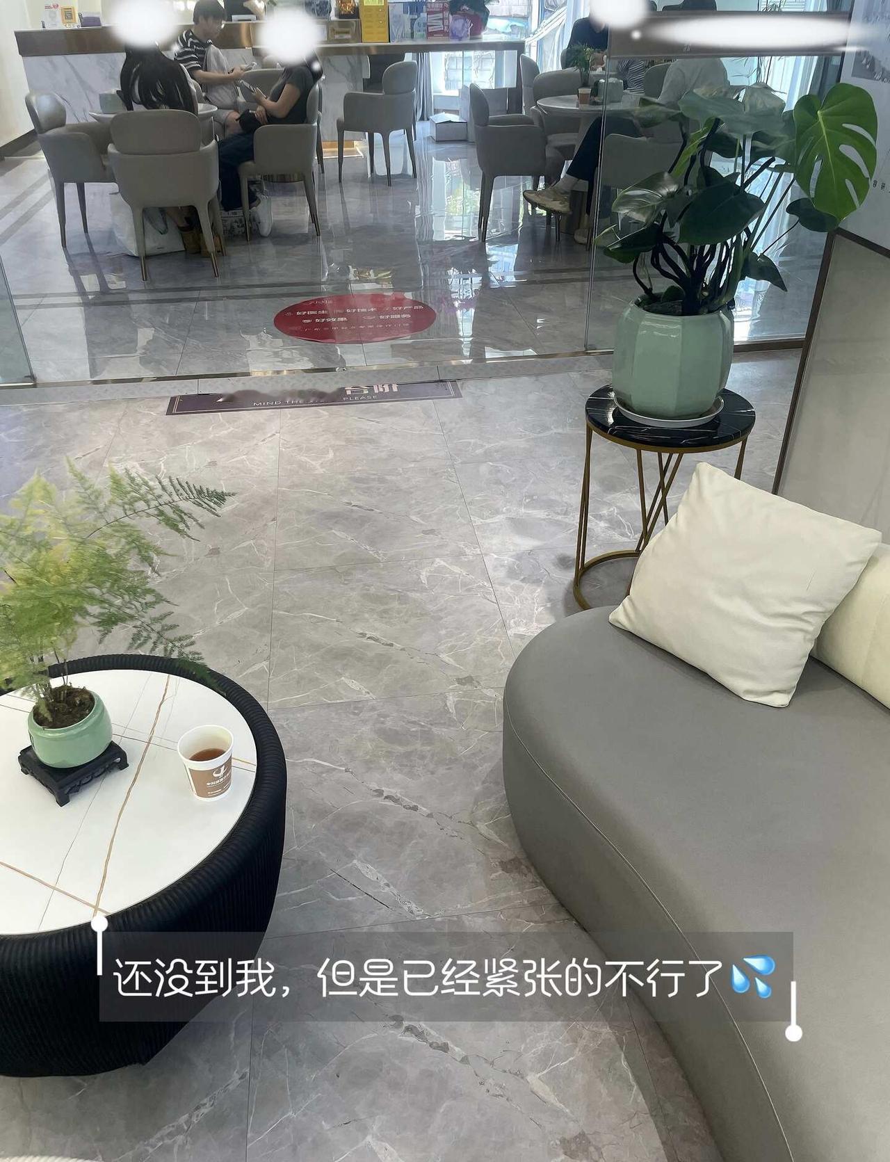 今天去越秀面了一家，说我的眼袋很大，看起来疲惫。做了眼部检查，给了方案是做个内切