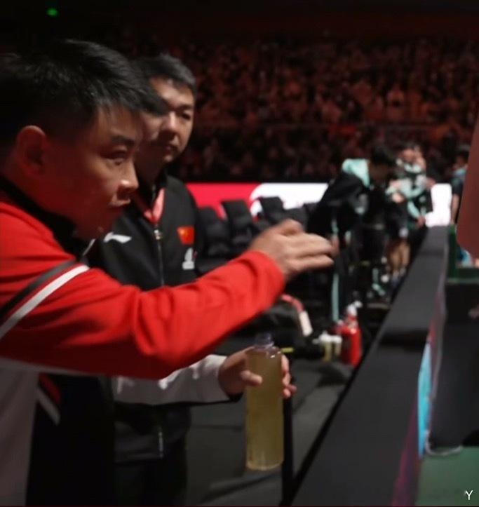 老琳带着女队走了老恒头都能上主桌了 