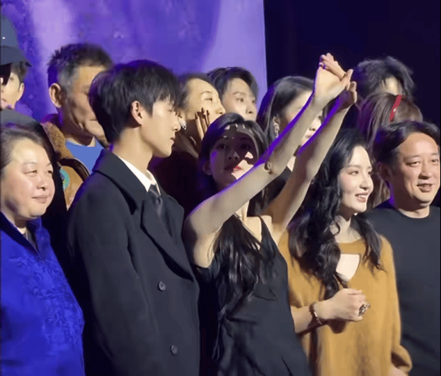 九重紫庆功宴  九重紫庆功宴合照来啦[憧憬] 