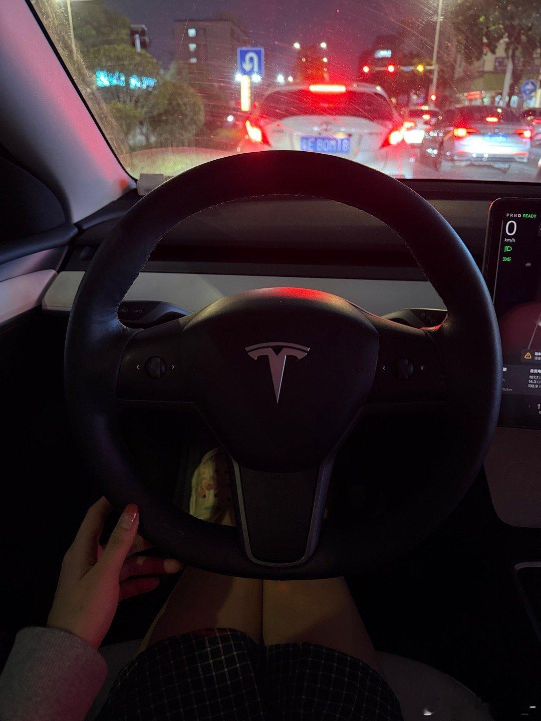 我的车被她开走了欧尼茜茜特斯拉model y 叫我开她的特斯拉拜托别叫我邪恶大鼠