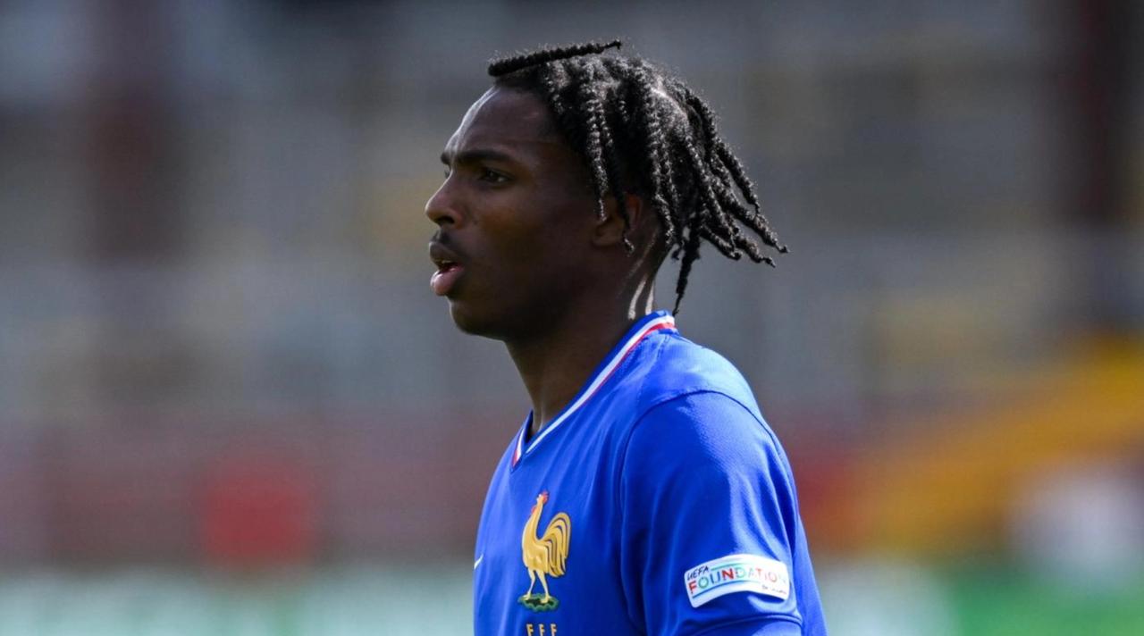 官方：利物浦签下杰雷米·雅凯

20岁的法国中卫雅凯出自雷恩青训，代表雷恩一线队