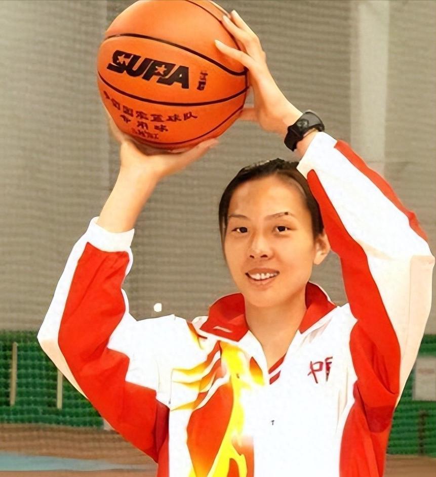 曾是女篮赛场的铿锵玫瑰，转身独自抗癌3年，连易建联都发文哀悼
 
 

 
陈鹭