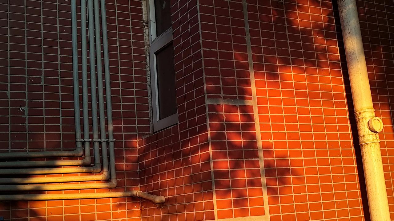晒图笔记大赛夕阳西下，这是多么绝美的风景啊！在夕阳的映照下，在那些不起眼的角落里