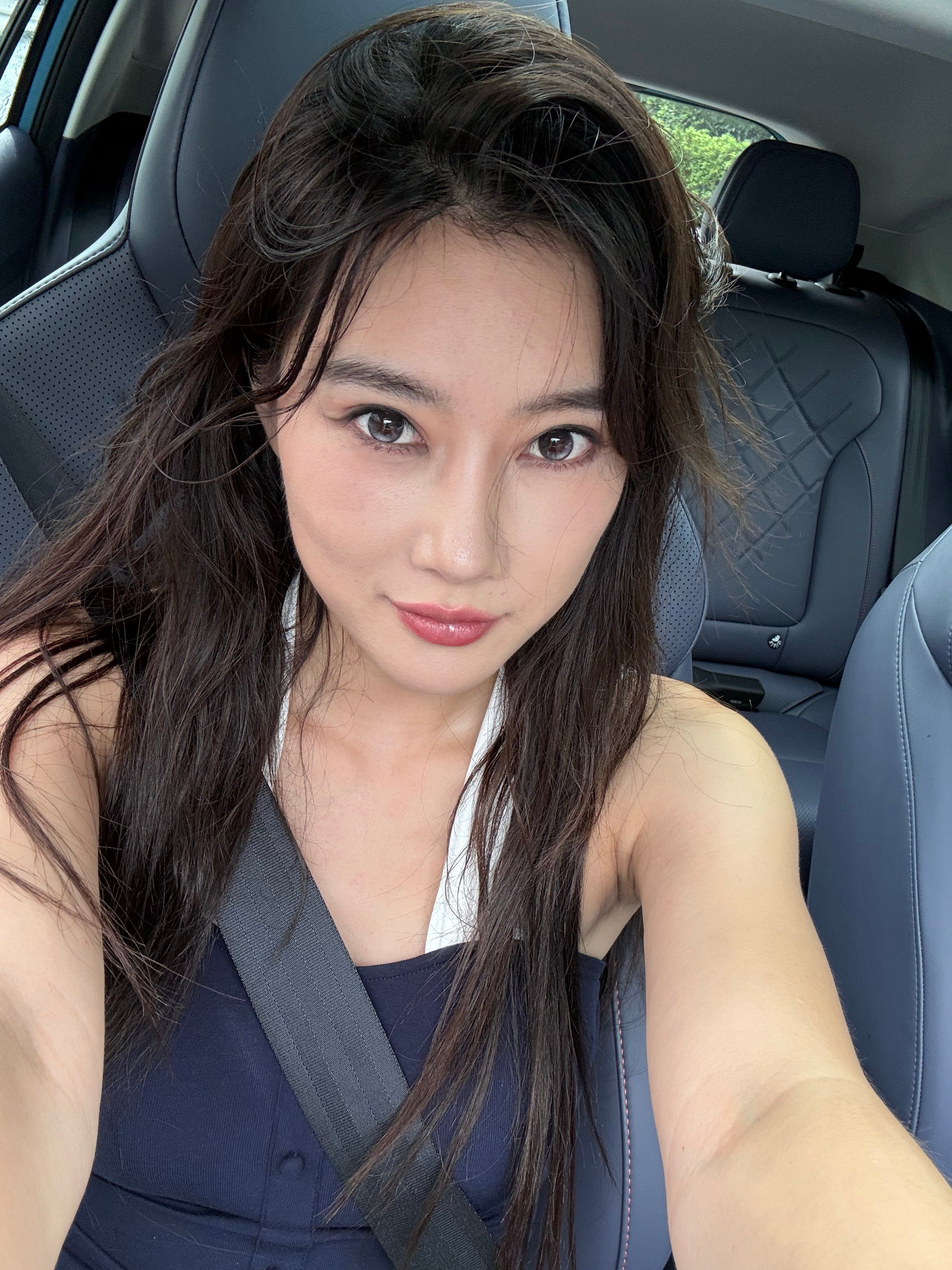 mia的plog时刻 暴雨天拍摄……直接湿发妆造了[泪奔] ​​​