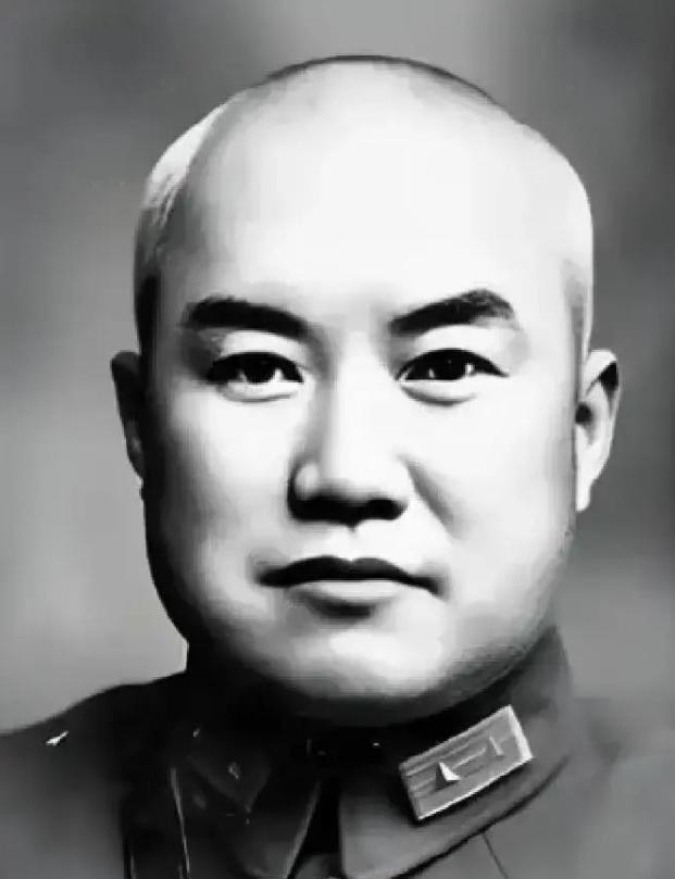 1948年，国民党中将周福成的女儿赶到沈阳，劝父亲起义。

没想到，周福成竟掏出