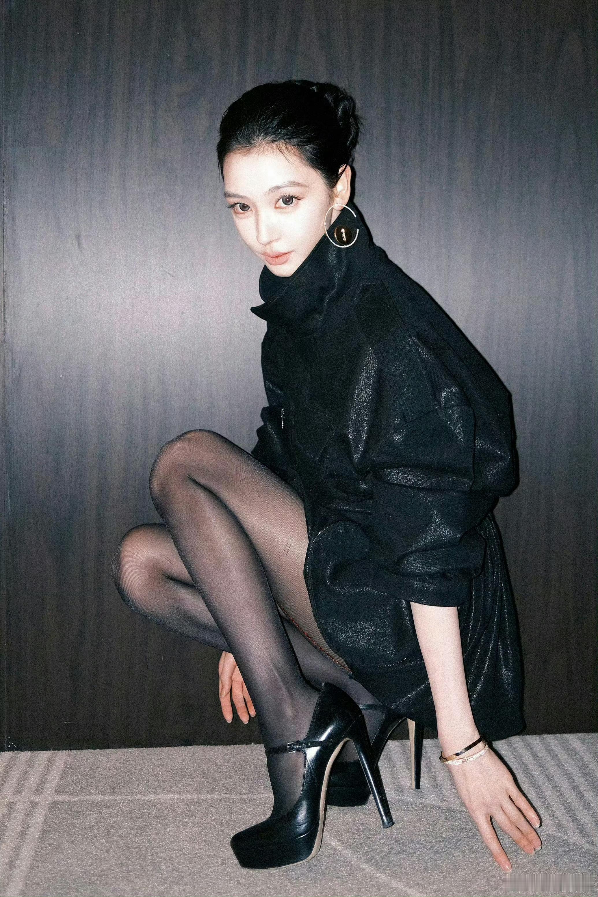 易梦玲大小腿一样细易梦玲黑丝 