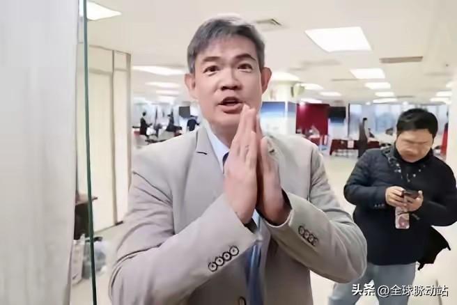 此次郑丽文访陆的随行人员中，出现了连胜武的名字，这位人士可不简单。
 
他是中国