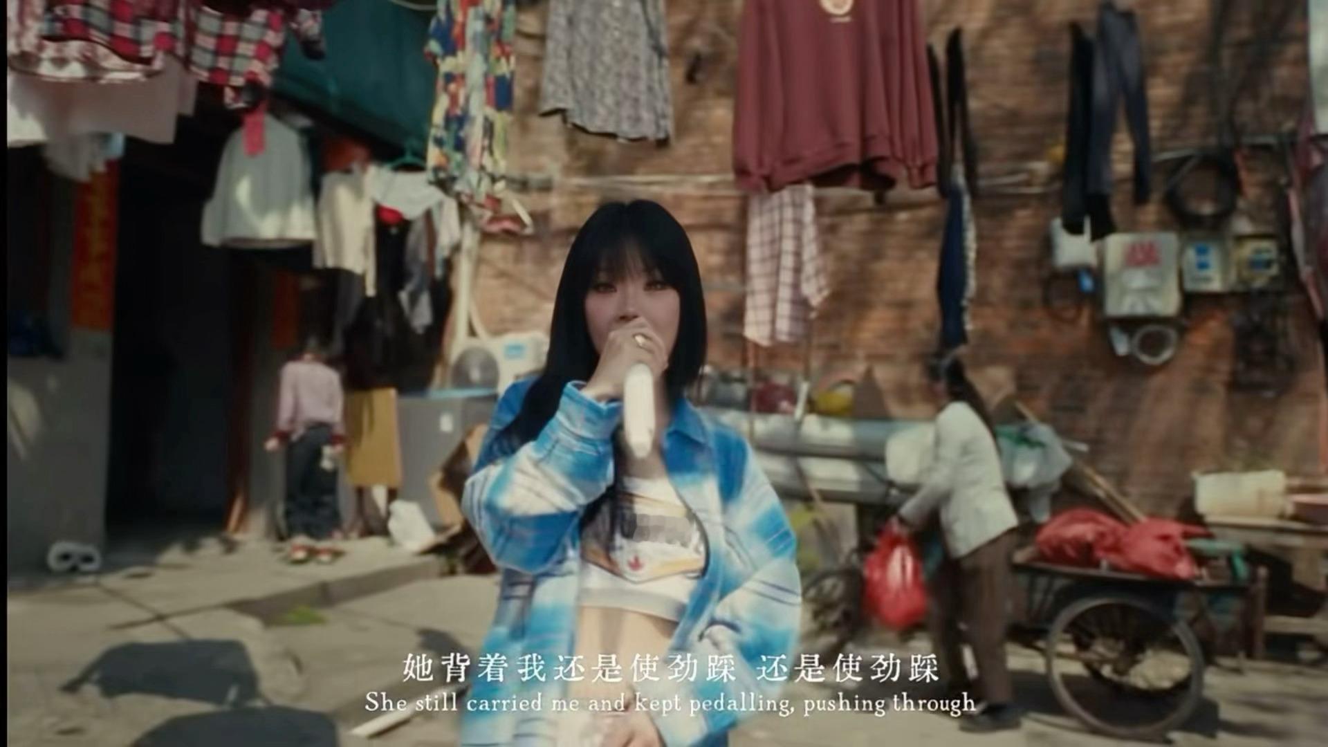 万妮达新歌电影级别的一镜到底 电影质感绝了🎥 朦胧梦境里的老福州，烟火与诗意共