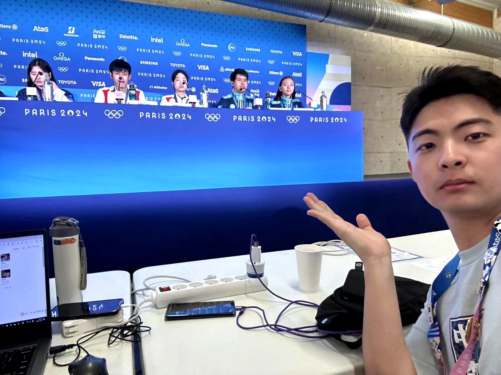 我的第一届奥运会收工了。作品发了，热搜上了，朋友交了，没遗憾了。回国后还想做一个