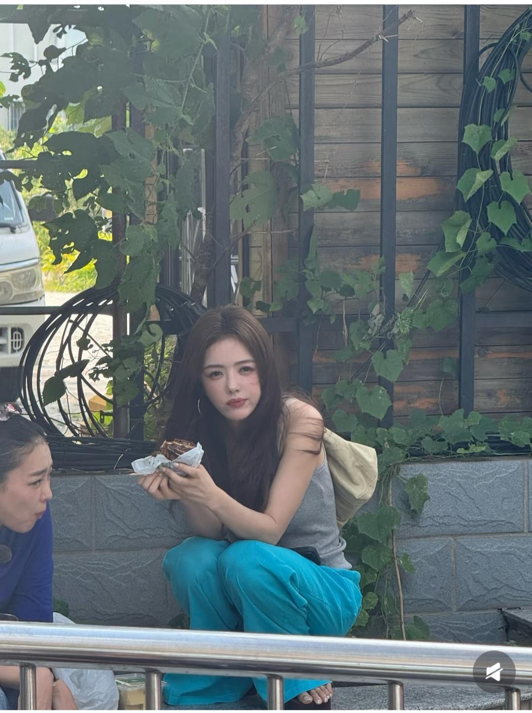 随手一拍都那么美，真不愧是明星。