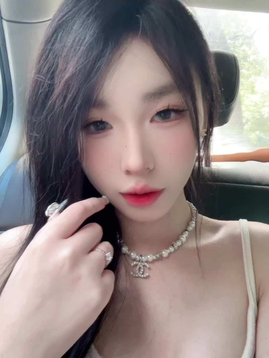 女大学生