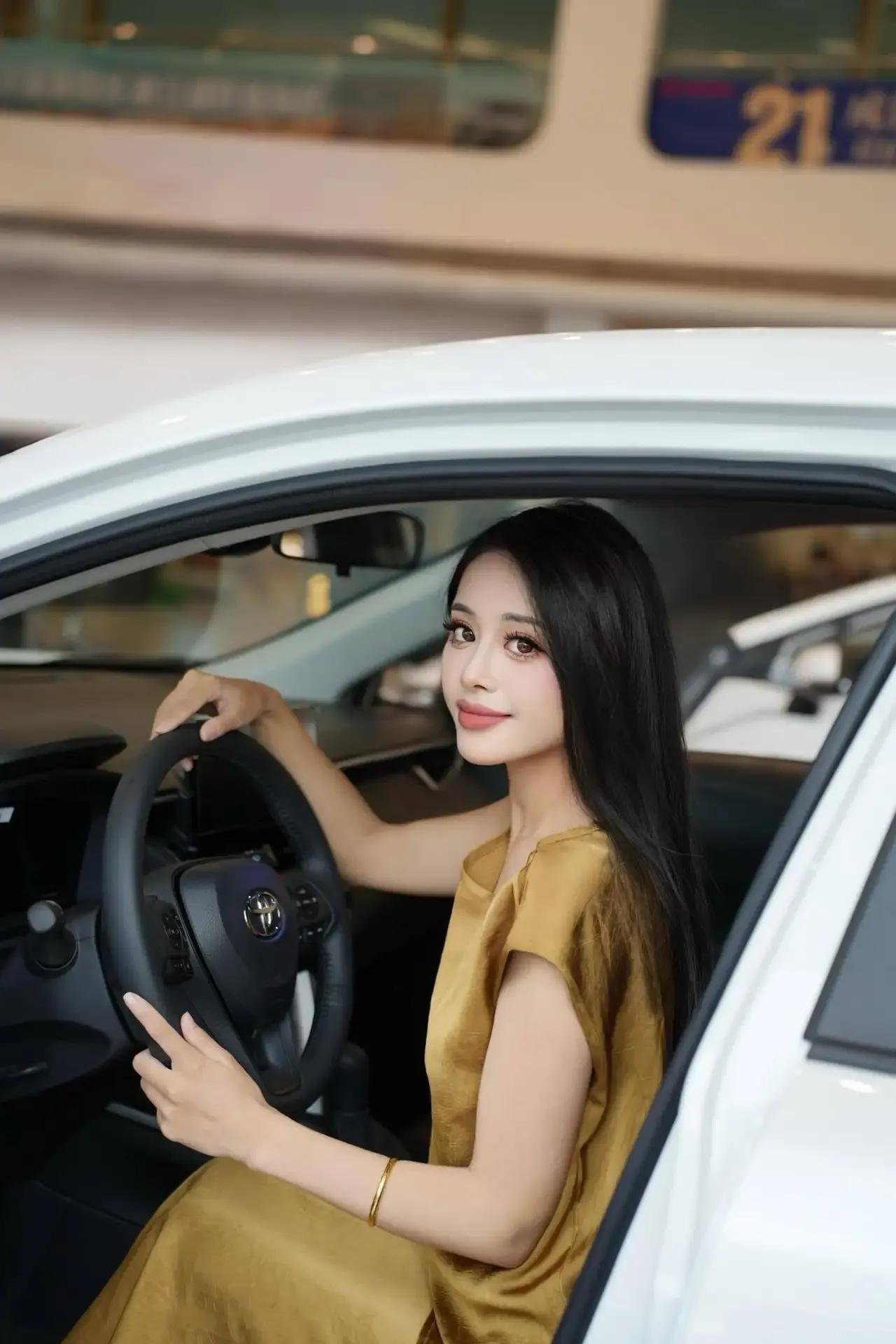 赤裸裸的现实来了，加满50升油箱：
美 国：约需370元人民币！
日 本：约需4