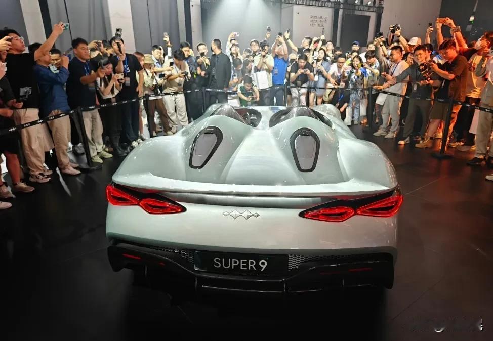#方程豹super9##腾势z# 
不断有人说，方程豹super9，变成了 腾势