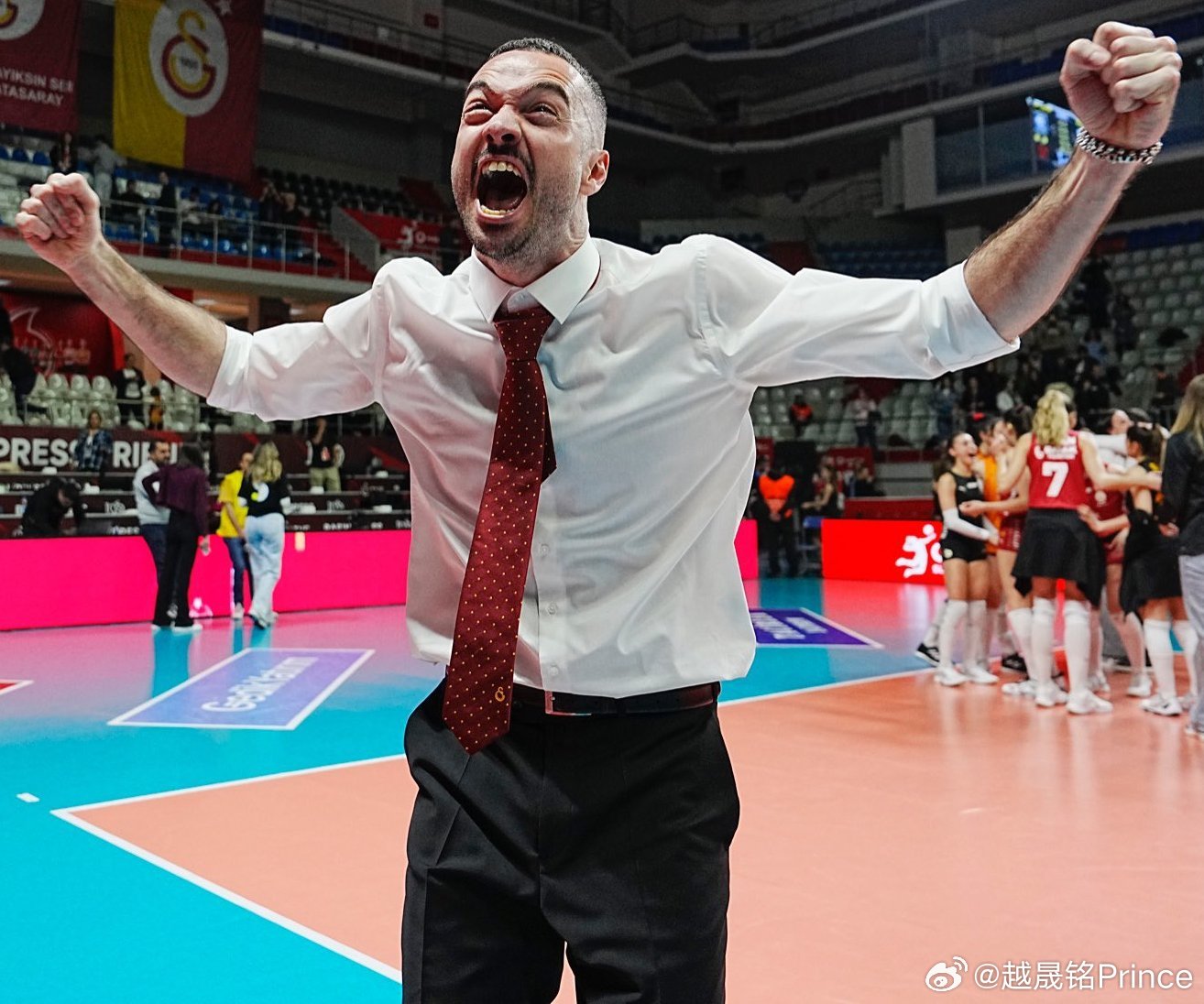 排球 🎙️阿尔贝托.比加雷利我的梦想之一，就是能在这里捧起欧联杯。我不想在这个