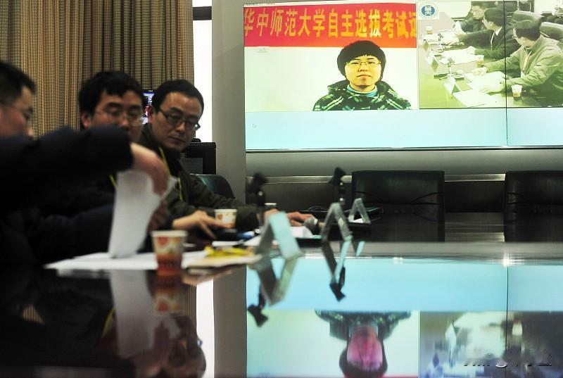 刘欢终其一生只是个副教授，正反映了现今学校职称评定中存在的问题。无论你书教得多好
