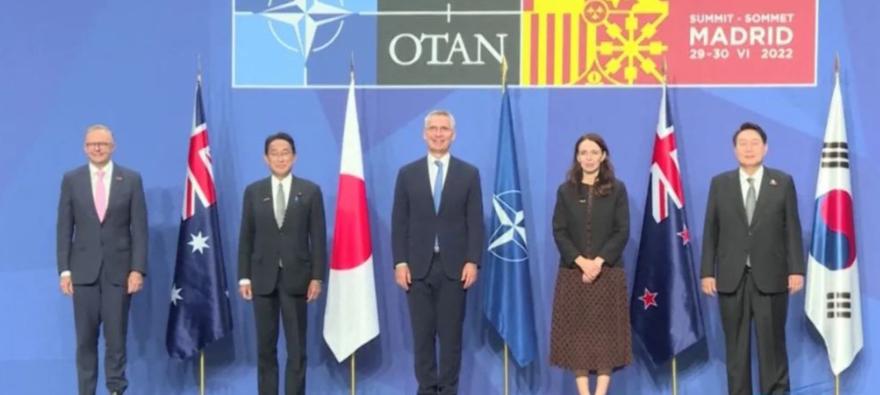 英日韩澳等国为啥无比相信美国？因为一朝天子一朝臣，一个大哥一个群。美国霸权崩溃，