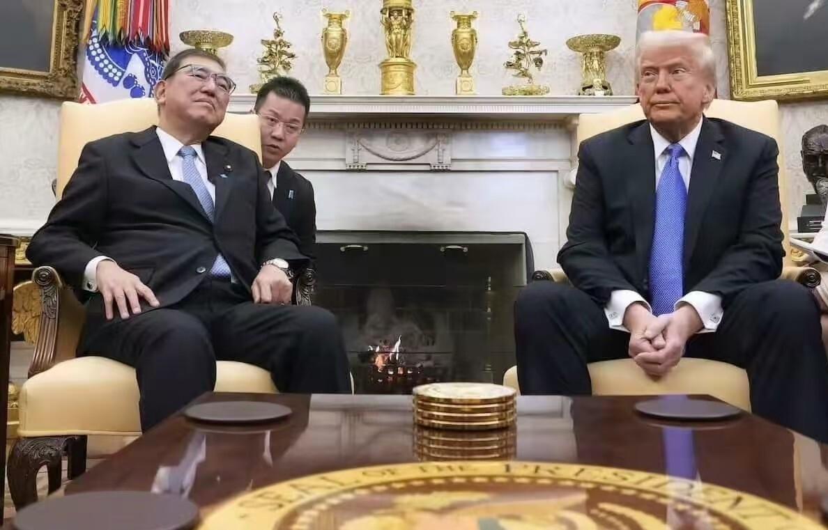 石破茂硬也是被逼出来的，当初特朗普就是不待见他，他当选后，也是顶着国内的压力去面