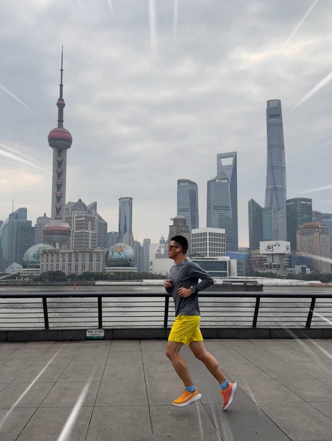 上海最后一天，早上八点来外滩晨跑六公里，发现很多老外也在这边跑，氛围真心不错。想