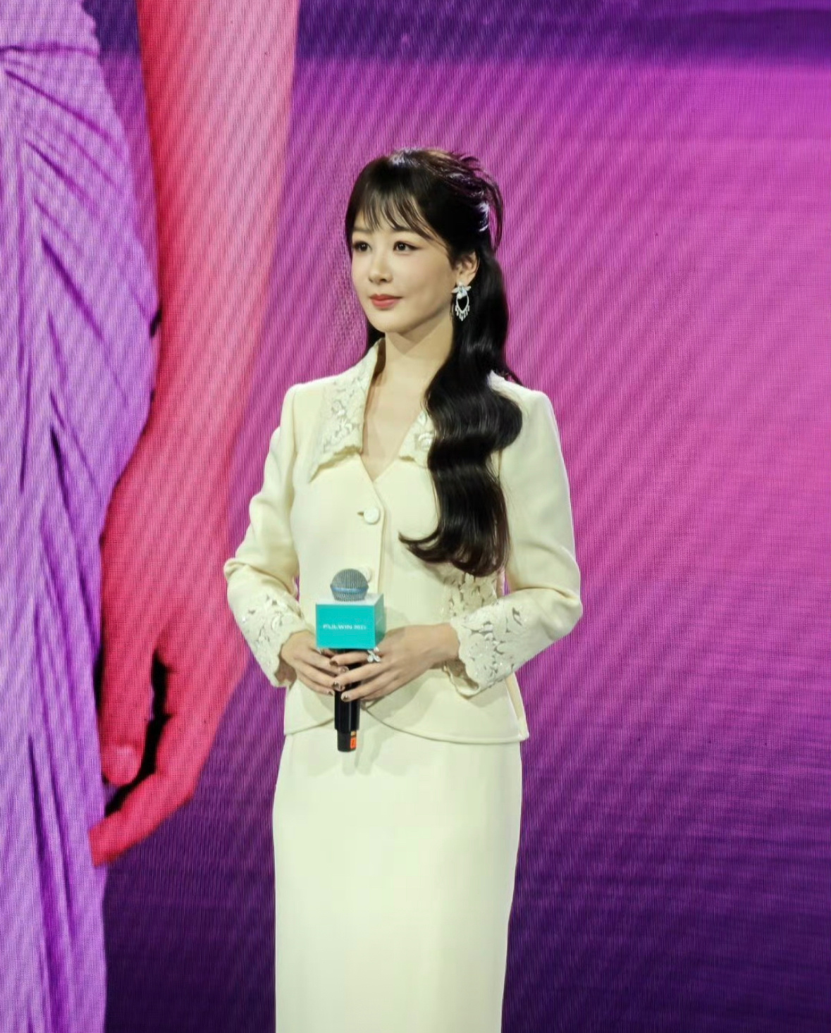 杨紫今日活动生图 