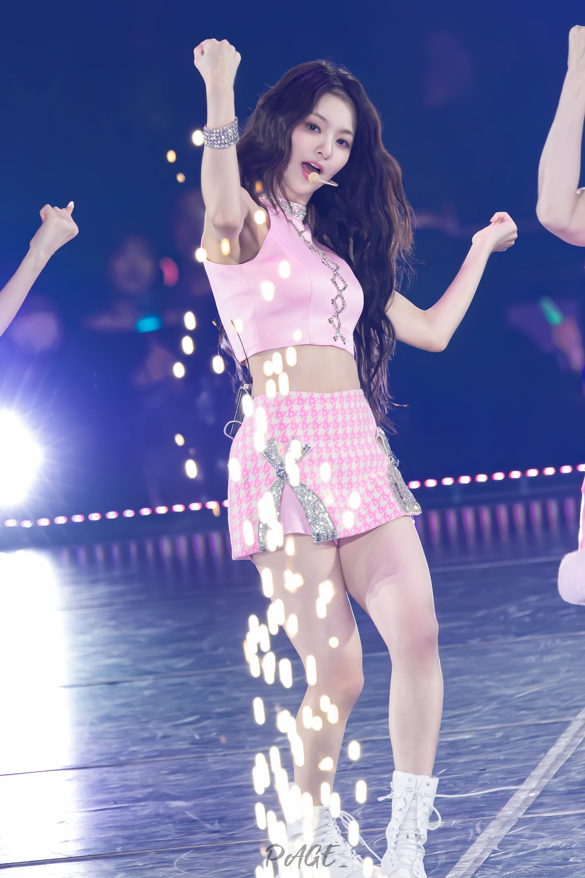 #李娜炅[超话]#🐣#蜜桃笑颜李娜炅# [图片]240225 Kstyle P