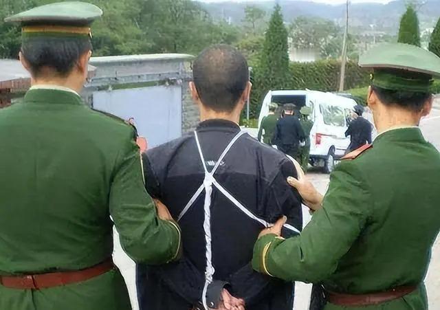 在监狱工作了30年的老狱警揭秘：执行死刑一般都是在上午，越早越好，这并不是为了让