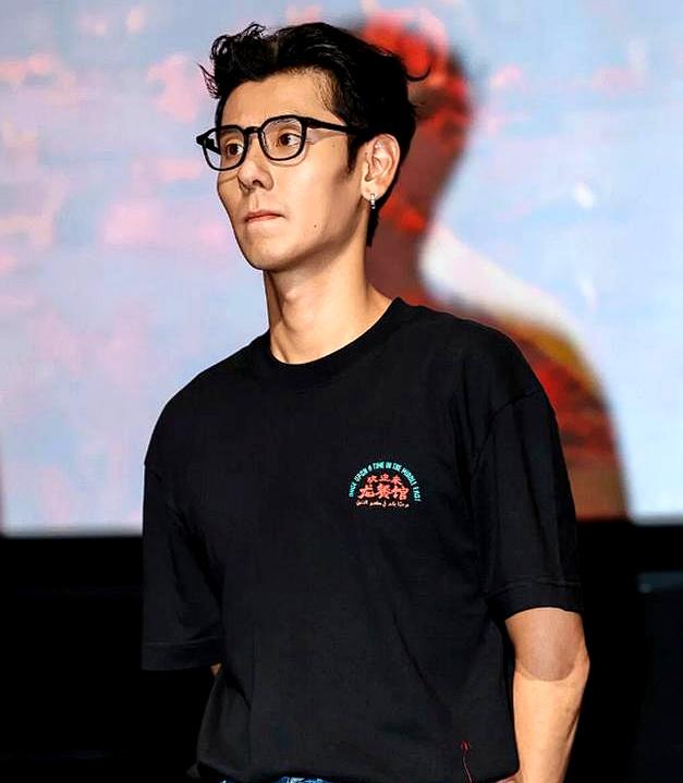 内娱30来岁的男演员里，没背景、不靠脸，还能让胡歌、张译排队夸的“戏疯子”，你猜