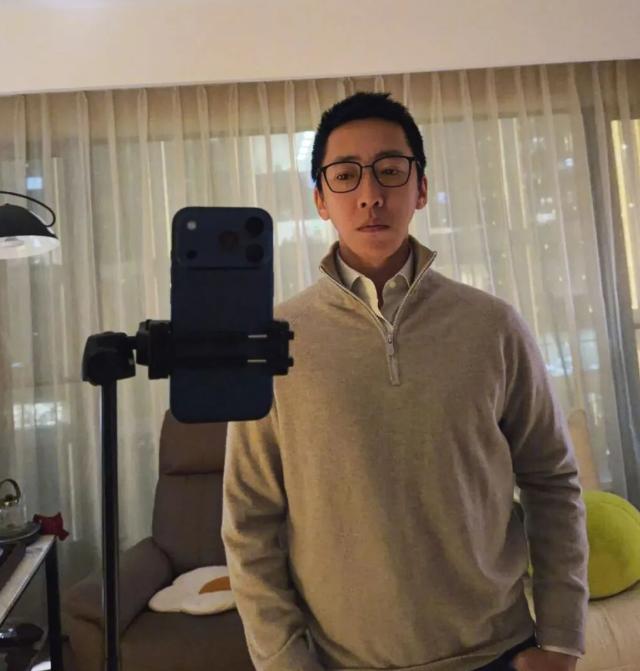 千万粉丝大V“留几手”，微博被禁止关注了，负分滚粗这回轮到自己了！
留几手，微博