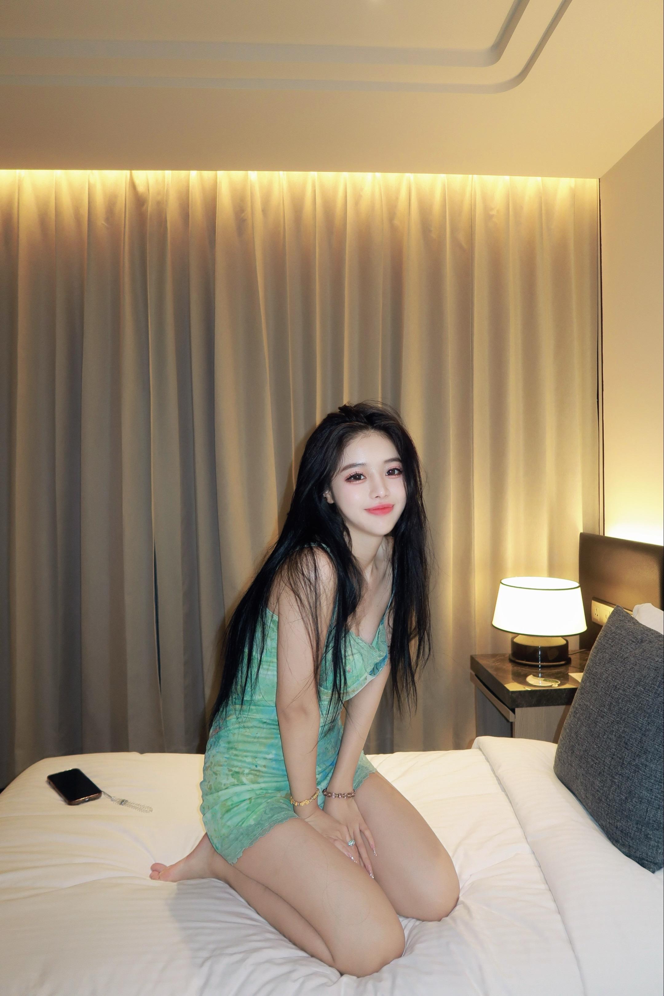 我讨厌 在夜晚 你这么脆弱  让我觉得 你没有被 好好爱过