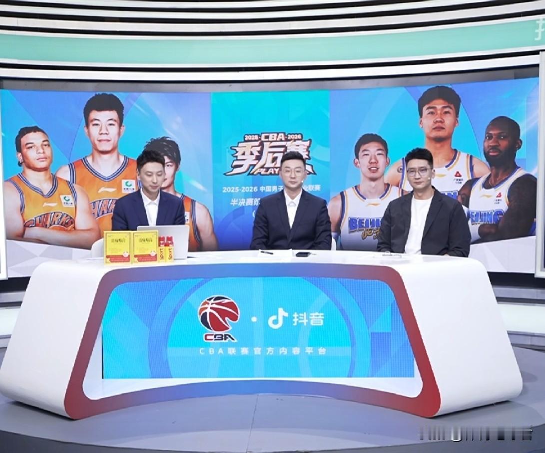孙悦给许利民支招！
面对主场作战的上海男篮，北京男篮有点力不从心！双方结束上半场