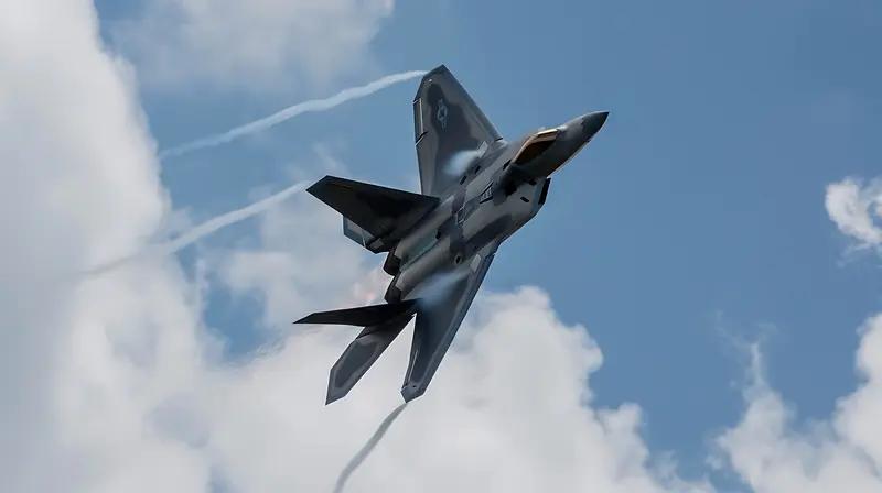 F - 22曾经确实堪称“世界第一”。它在诞生之初，首次把超音速巡航、超机动性、