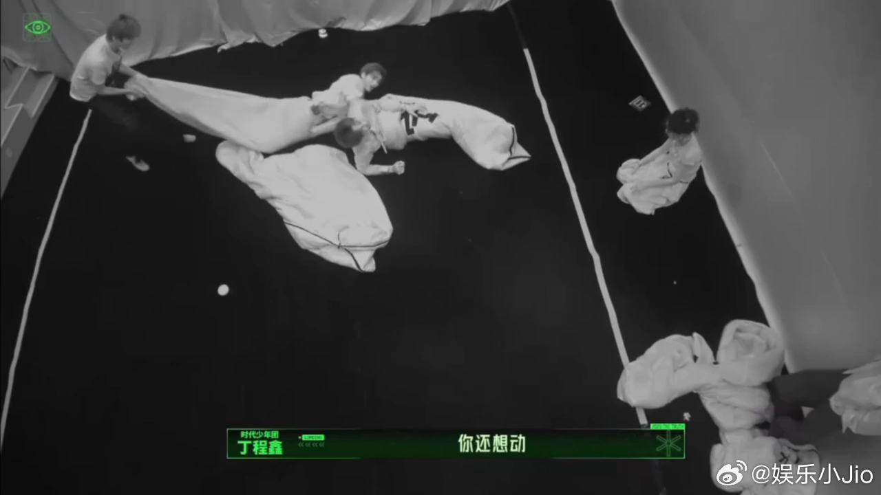丁程鑫向张凌赫撒娇开始推理吧小丁和刘宇宁的胜负欲大戏太精彩！游戏全程刘宇宁不停晃