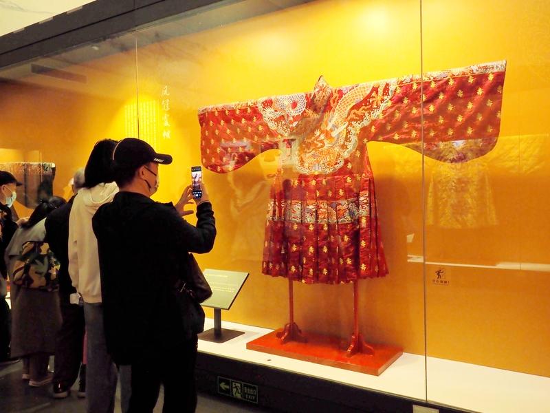 明朝是从“什么时候”“没落”的? 

关于明朝的“没落”时间，史学界存在不同观点