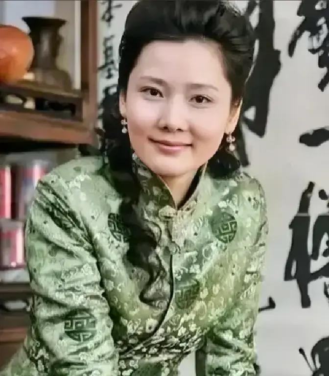 何赛飞说：“为了让我老公有一种踏实感，我的名下是没有一分钱的，我在外头工作，我就