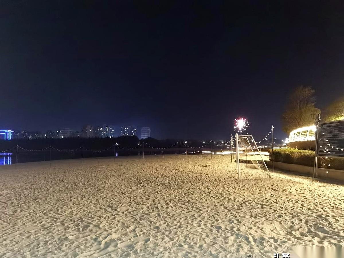 你知道海南给你的第一个下马威是啥吗？
不是飞机落地，也不是椰林树影。
是机场那个