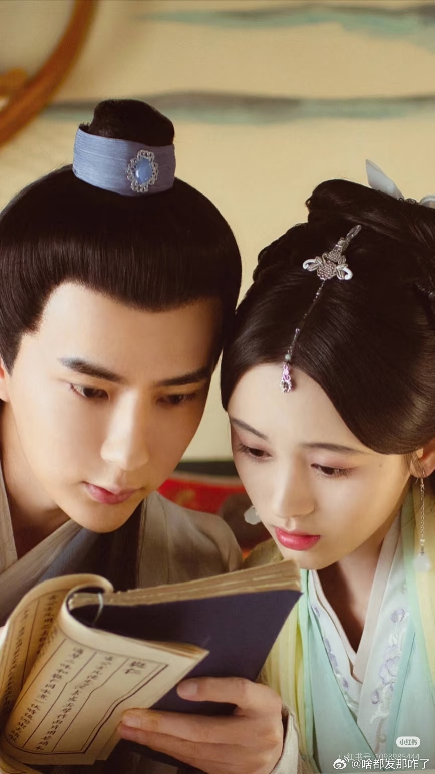 我挺喜欢于朦胧演的的《新白娘子传奇》，感觉是一个内娱无代餐程度，不是粉丝都知道他