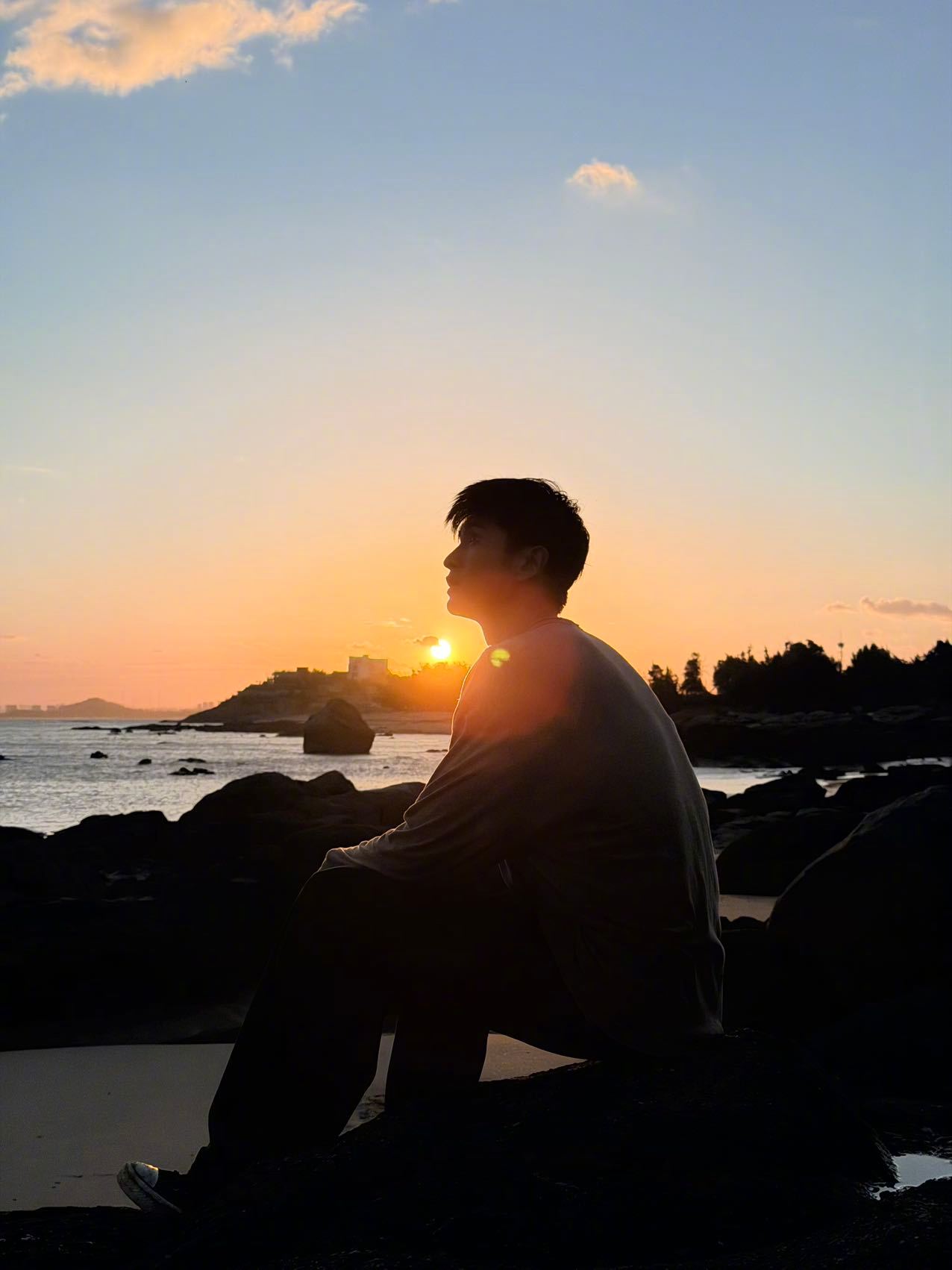 张云龙七夕海边落日照 谁懂啊，张云龙这组海边落日图真的太会了🌅海风、晚霞、海浪
